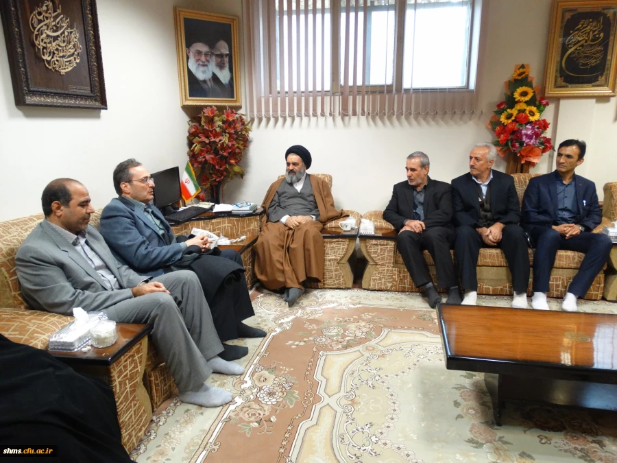 نماینده ولی فقیه در استان کردستان بر توسعه فعالیت های حوزه تعلیم و تربیت با مدنظر قرار دادن ارزش های اسلامی تاکید کرد.3