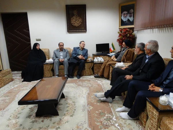 نماینده ولی فقیه در استان کردستان بر توسعه فعالیت های حوزه تعلیم و تربیت با مدنظر قرار دادن ارزش های اسلامی تاکید کرد.5