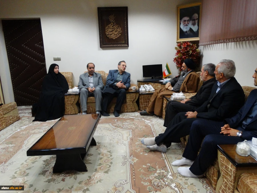 نماینده ولی فقیه در استان کردستان بر توسعه فعالیت های حوزه تعلیم و تربیت با مدنظر قرار دادن ارزش های اسلامی تاکید کرد.5