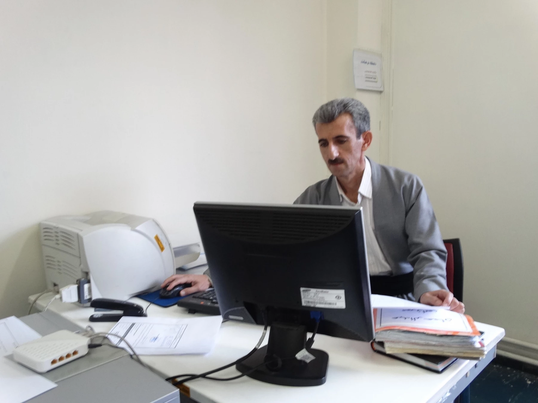 آقای عباس خانی (کارشناس امور اداری)