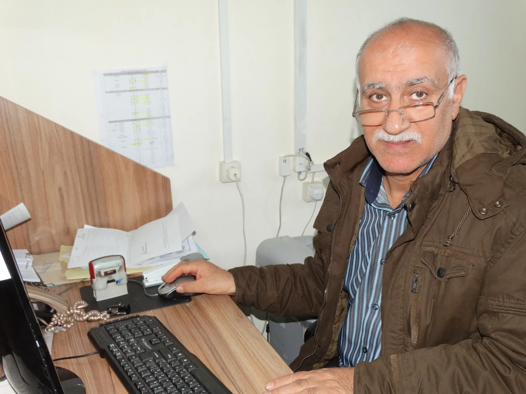 آقای تیمور عصمت یار (مسئول دبیرخانه)