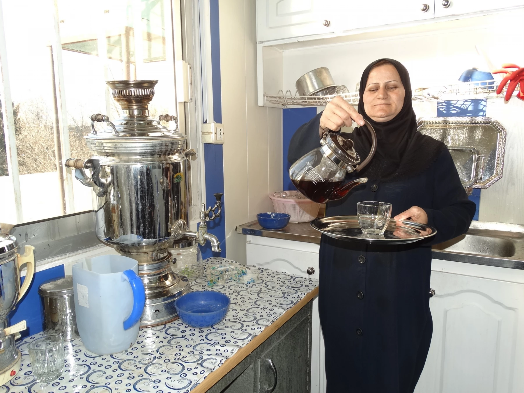 خانم خدیور(خدمات)