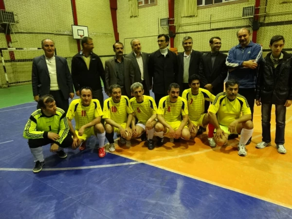 تیم فوتسال کارکنان پردیس شهید مدرس کردستان به مقام نایب قهرمانی دست یافت 7