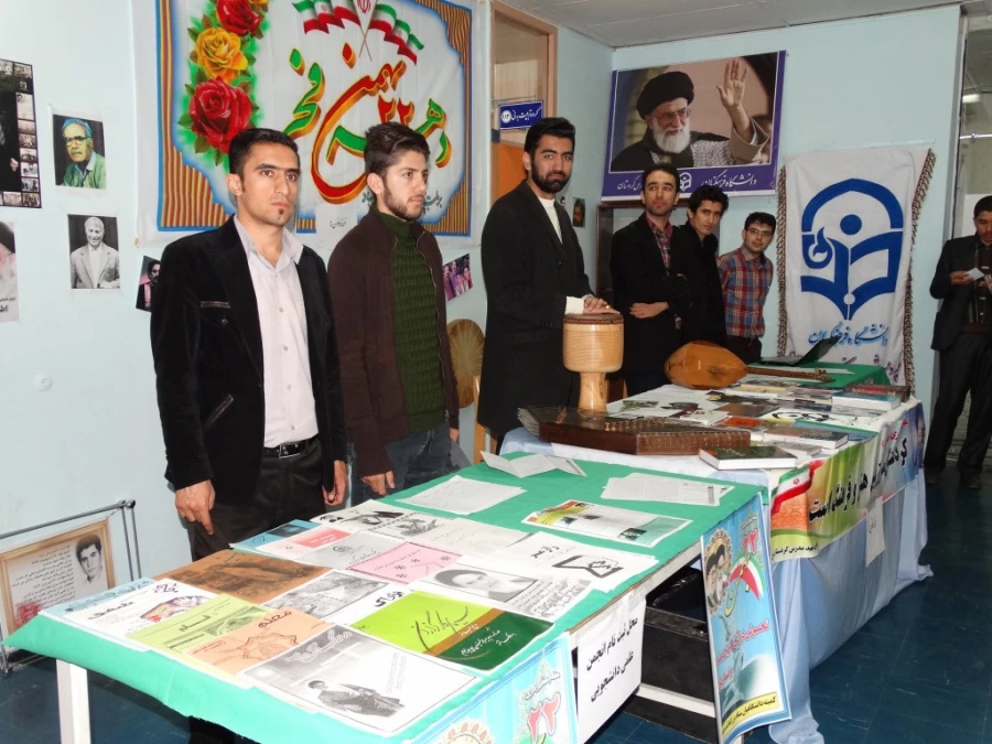 با حضور پرشور دانشجویان جدید الورود کردستانی
گرامیداشت سالروز پیروزی انقلاب اسلامی در دانشگاه فرهنگیان 6