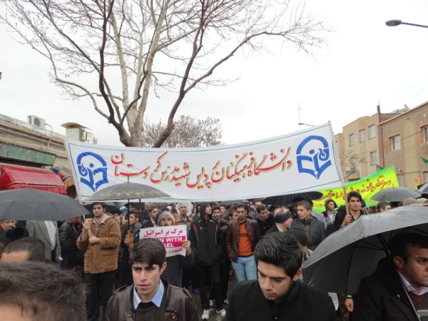 با یاد علامه شهید مدرس بزرگ مرد مبارز دوران مشروطه، پردیس شهید مدرس کردستان

22بهمن 93 کردستان تکرار حماسه 57و .../ باران رحمت بر دل فجرآفرینان باریدن گرفت 2