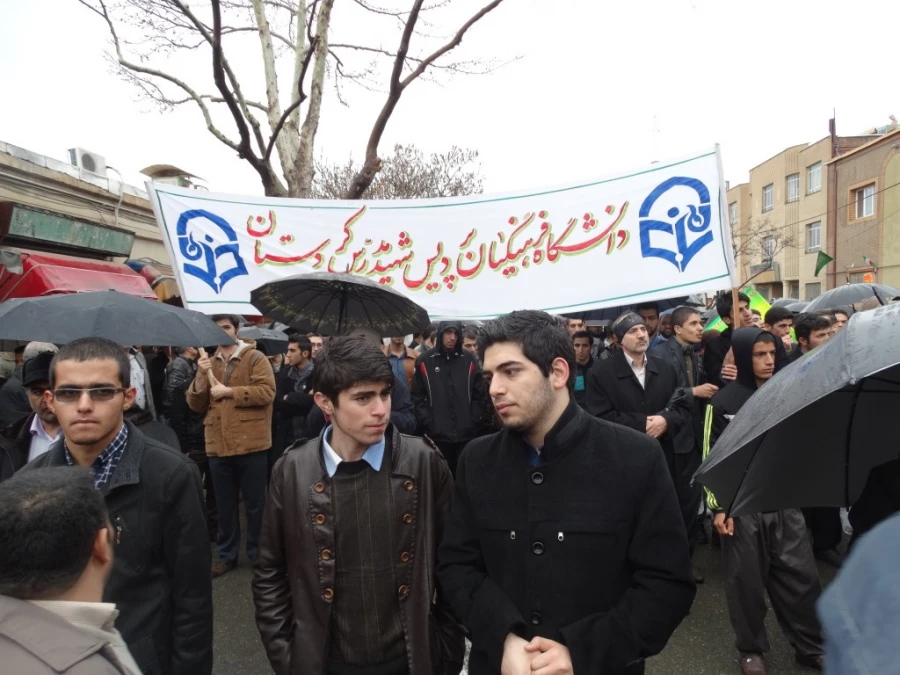 با یاد علامه شهید مدرس بزرگ مرد مبارز دوران مشروطه، پردیس شهید مدرس کردستان

22بهمن 93 کردستان تکرار حماسه 57و .../ باران رحمت بر دل فجرآفرینان باریدن گرفت 3