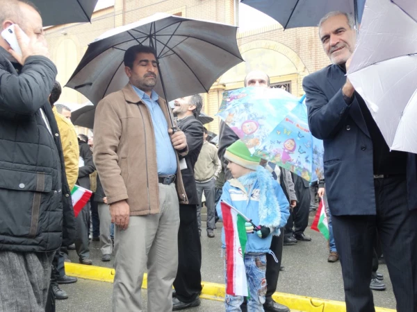 با یاد علامه شهید مدرس بزرگ مرد مبارز دوران مشروطه، پردیس شهید مدرس کردستان

22بهمن 93 کردستان تکرار حماسه 57و .../ باران رحمت بر دل فجرآفرینان باریدن گرفت 7