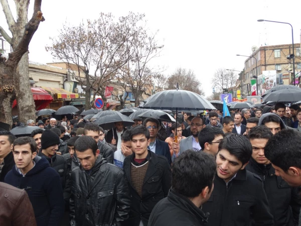 با یاد علامه شهید مدرس بزرگ مرد مبارز دوران مشروطه، پردیس شهید مدرس کردستان

22بهمن 93 کردستان تکرار حماسه 57و .../ باران رحمت بر دل فجرآفرینان باریدن گرفت 9