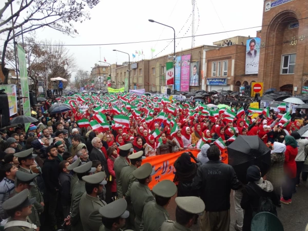 با یاد علامه شهید مدرس بزرگ مرد مبارز دوران مشروطه، پردیس شهید مدرس کردستان

22بهمن 93 کردستان تکرار حماسه 57و .../ باران رحمت بر دل فجرآفرینان باریدن گرفت 13