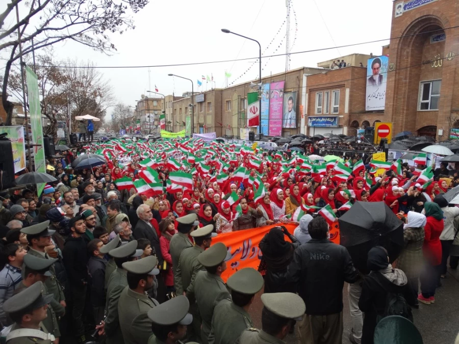 با یاد علامه شهید مدرس بزرگ مرد مبارز دوران مشروطه، پردیس شهید مدرس کردستان

22بهمن 93 کردستان تکرار حماسه 57و .../ باران رحمت بر دل فجرآفرینان باریدن گرفت 13