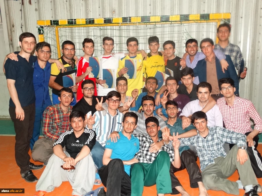 با گرامیداشت یاد و خاطره شهید فرزانه مرتضی مطهری
فینال مسابقات فوتسال دانشجویان شهید مدرس به کار خود پایان داد 11