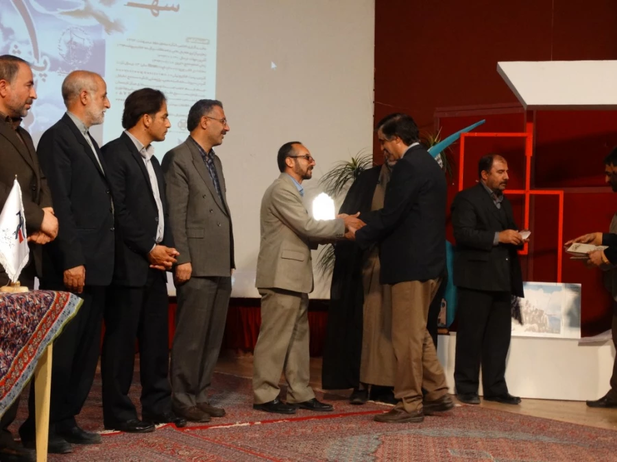 تخصیص لوح یاد بود به دانشگاه فرهنگیان کردستان

درکنگره شهدای پیشمرگان مسلمان کرد در تالار مولوی دانشگاه کردستان 3