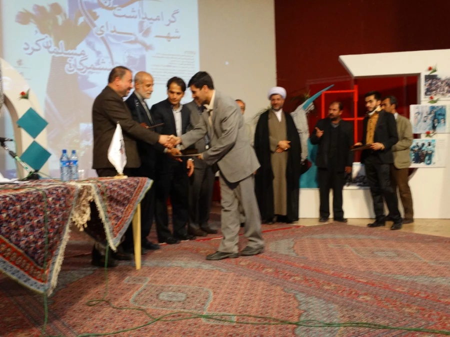 تخصیص لوح یاد بود به دانشگاه فرهنگیان کردستان

درکنگره شهدای پیشمرگان مسلمان کرد در تالار مولوی دانشگاه کردستان 4