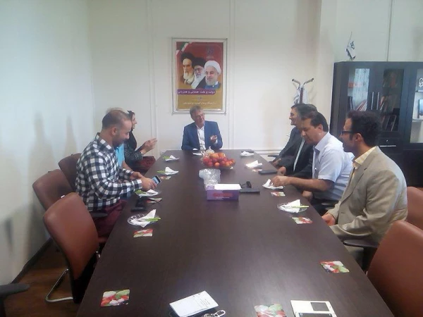 طی دیداری :
اهدا دان یک کاراته به استاندار کردستان  4