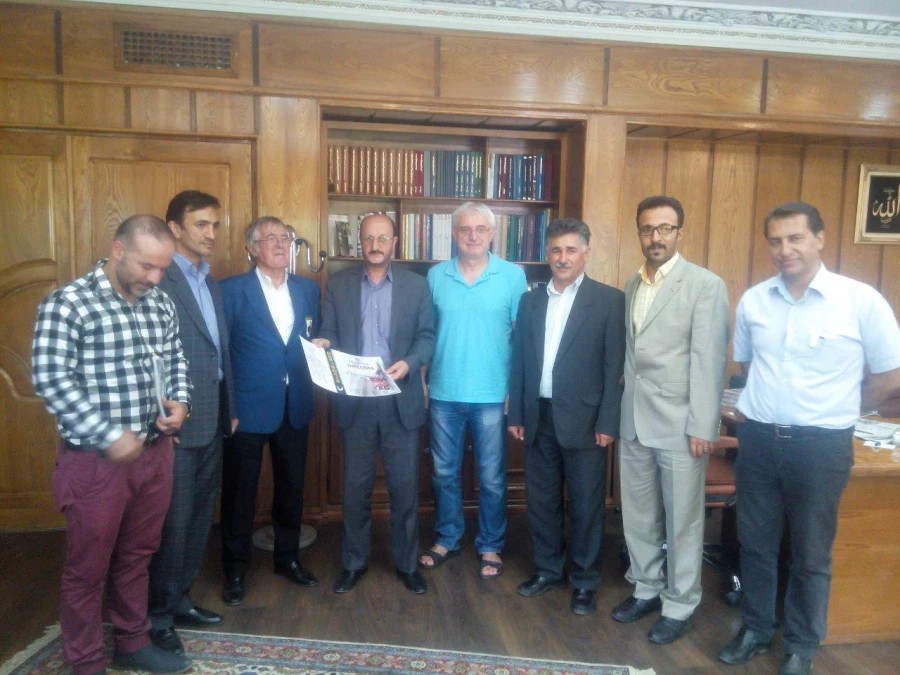 طی دیداری :
اهدا دان یک کاراته به استاندار کردستان  5