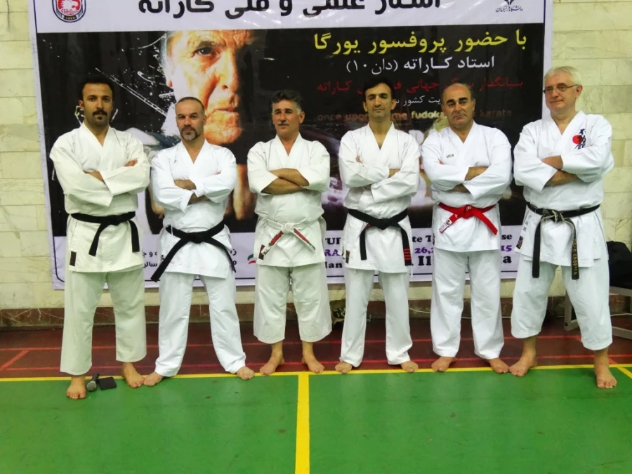 طی دیداری :
اهدا دان یک کاراته به استاندار کردستان 2