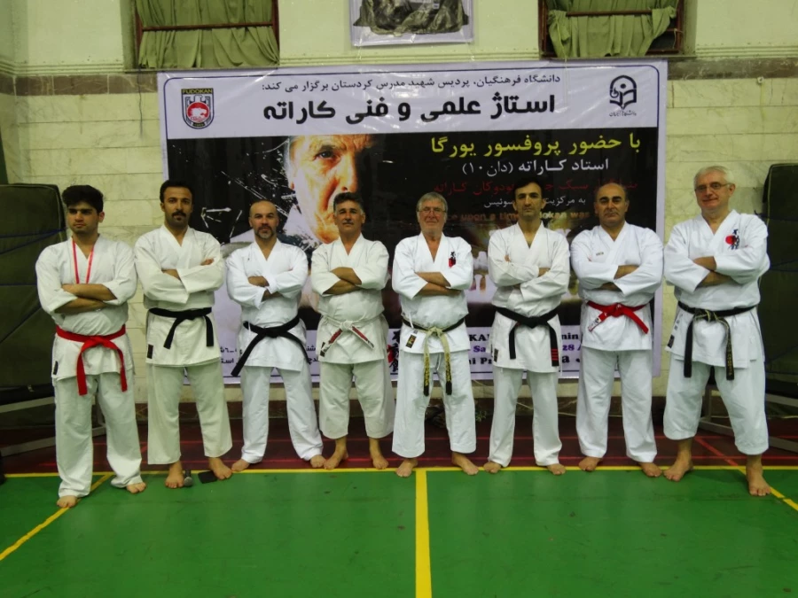 طی دیداری :
اهدا دان یک کاراته به استاندار کردستان 3