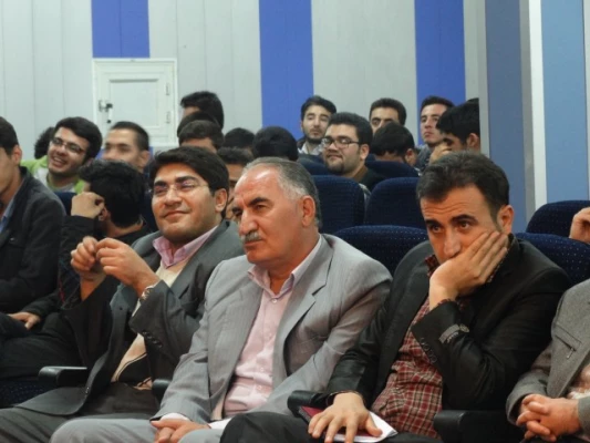 طی مناظره ی انتخاباتی 
کاندیداتورهای شورای صنفی رفاهی دانشجویی شهید مدرس از خود دفاع کردند. 17