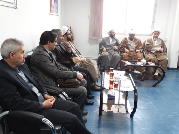 طی معارفه ای توسط دفتر نهاد نمایندگی کل کشور 

مسئول نهاد نمایندگی در دانشگاه فرهنگیان کردستان منصوب شد 11