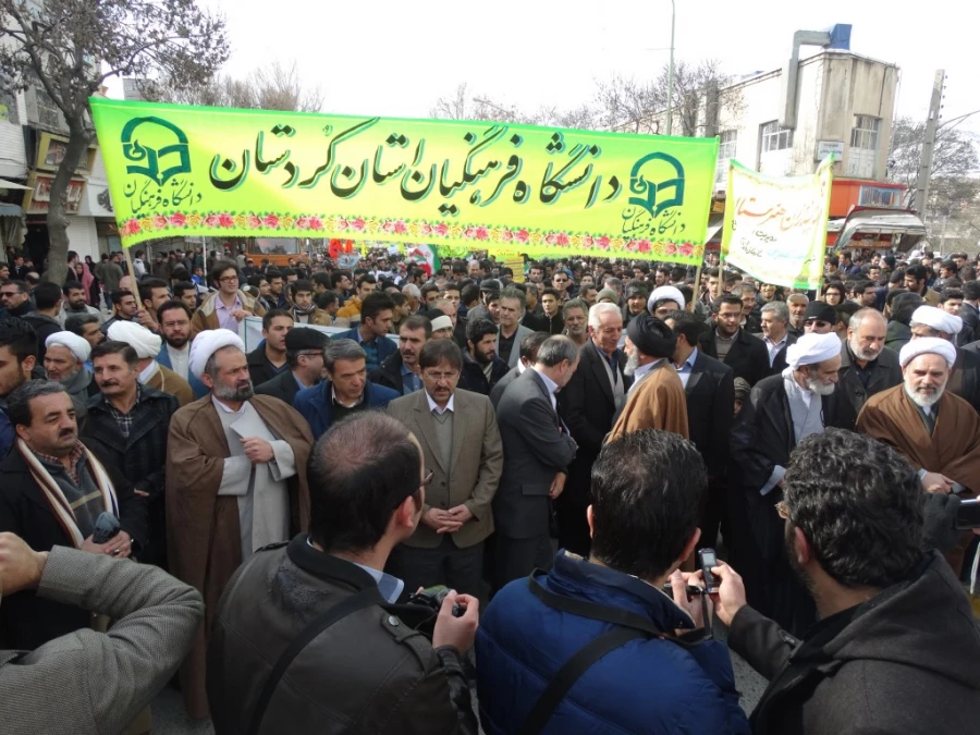 تقدیر سرپرست پردیس شهید مدرس کردستان

به یمن حضور حماسی دانشجویان، اساتید و همکاران دانشگاه فرهنگیان در راهپیمایی 22 بهمن 7