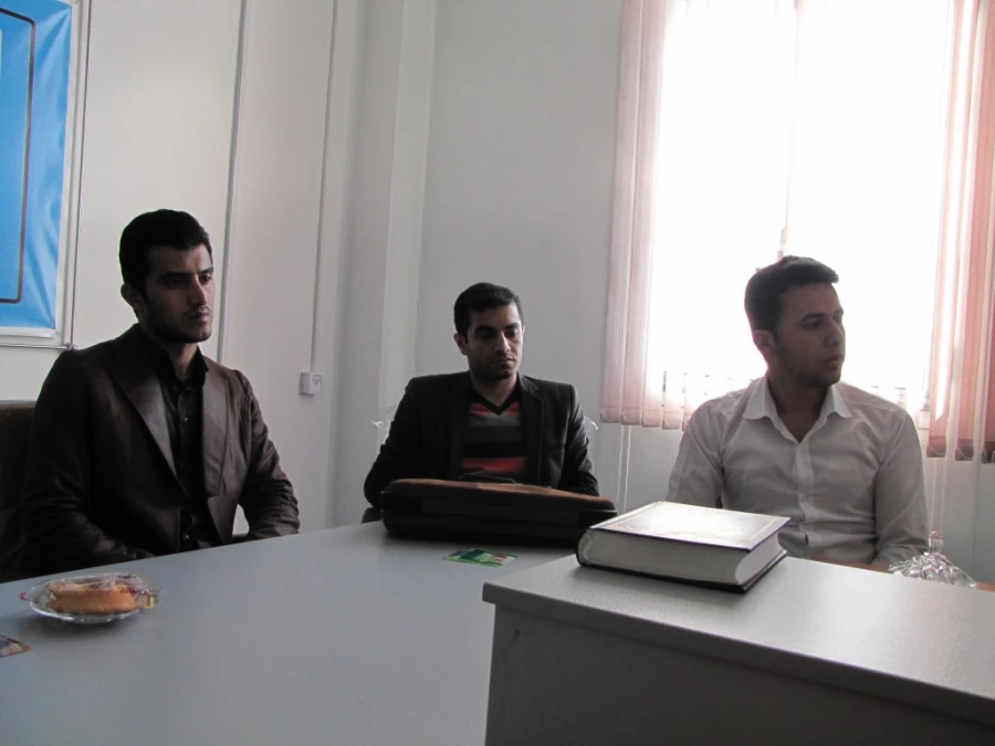 در جلسه شورای فرهنگی استان،  متین فاضل و مهدیه عربی 

طی احکام جداگانه ای از سوی فرمانده بسیج دانشجویی استان کردستان به عنوان مسئول بسیج دانشجویی منصوب شدند. 2