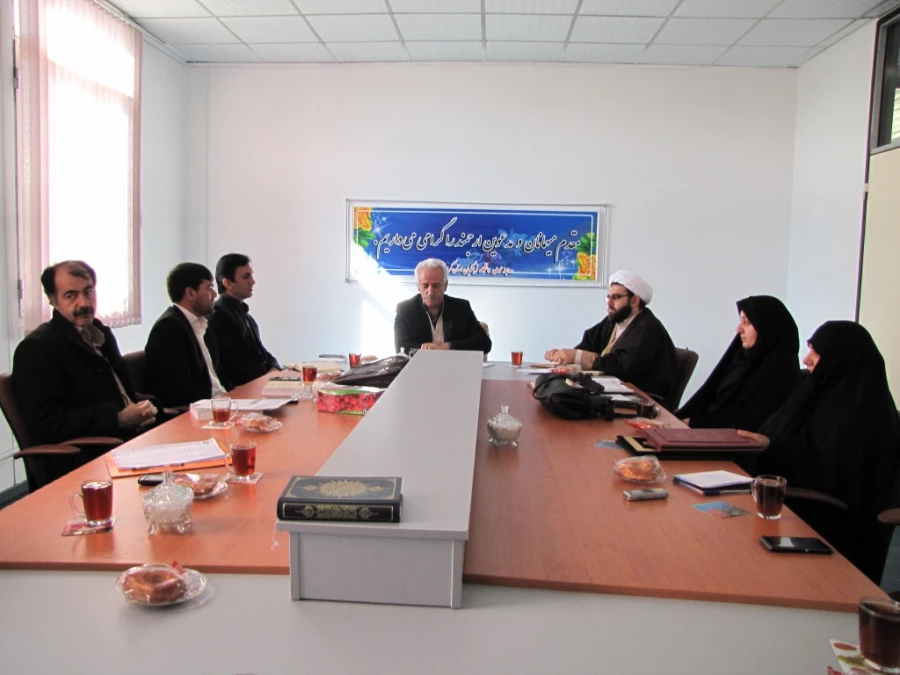 در جلسه شورای فرهنگی استان،  متین فاضل و مهدیه عربی 

طی احکام جداگانه ای از سوی فرمانده بسیج دانشجویی استان کردستان به عنوان مسئول بسیج دانشجویی منصوب شدند. 4