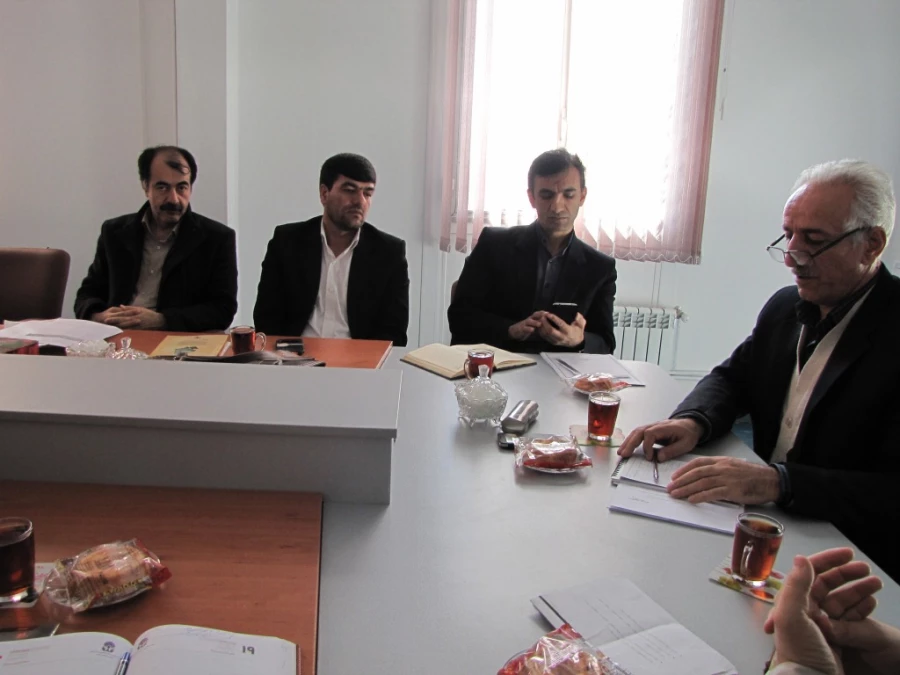 در جلسه شورای فرهنگی استان،  متین فاضل و مهدیه عربی 

طی احکام جداگانه ای از سوی فرمانده بسیج دانشجویی استان کردستان به عنوان مسئول بسیج دانشجویی منصوب شدند. 5