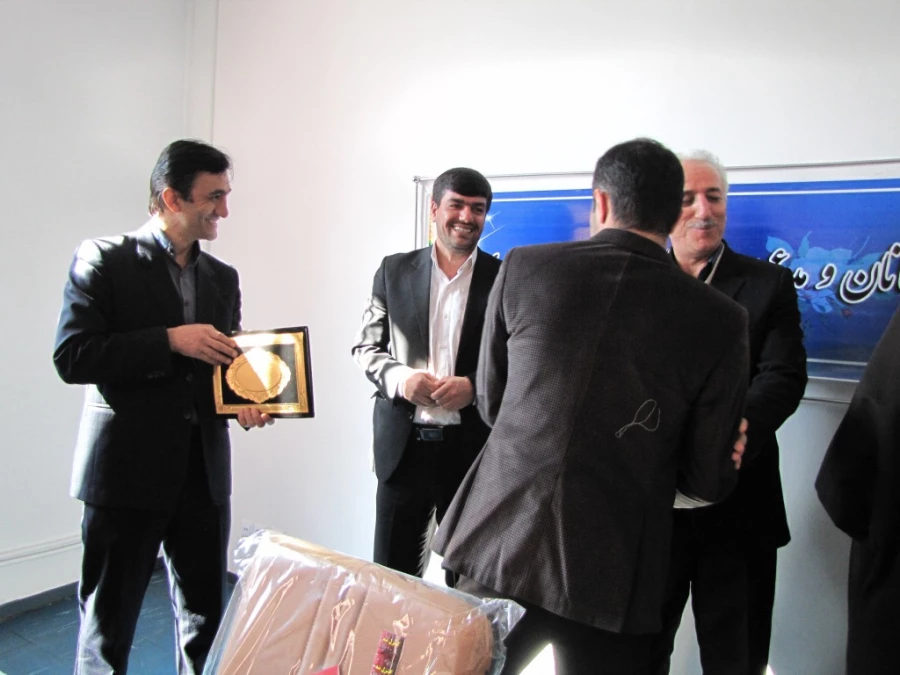 در جلسه شورای فرهنگی استان،  متین فاضل و مهدیه عربی 

طی احکام جداگانه ای از سوی فرمانده بسیج دانشجویی استان کردستان به عنوان مسئول بسیج دانشجویی منصوب شدند. 7