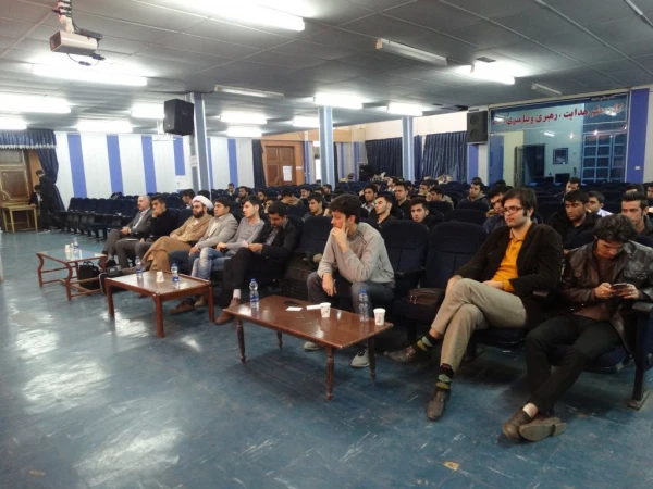 با حضور مدرسین: دکتر الماسی، دکترنقشبندی و دکترجوانمردی

کارگاه مکتب شناسی مکاتب ادبی- هنری، سیاسی- اجتماعی و فلسفی برگزار شد 3