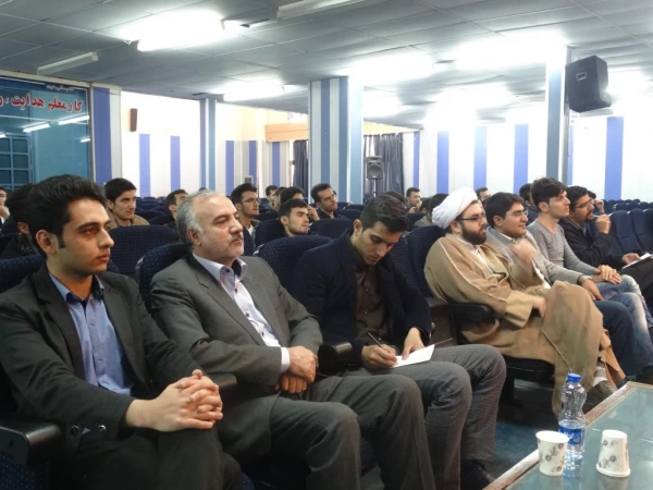 با حضور مدرسین: دکتر الماسی، دکترنقشبندی و دکترجوانمردی

کارگاه مکتب شناسی مکاتب ادبی- هنری، سیاسی- اجتماعی و فلسفی برگزار شد 5