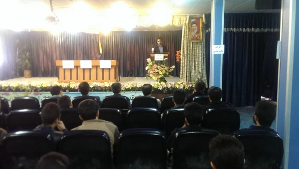 با حضور مدرسین: دکتر الماسی، دکترنقشبندی و دکترجوانمردی

کارگاه مکتب شناسی مکاتب ادبی- هنری، سیاسی- اجتماعی و فلسفی برگزار شد 3