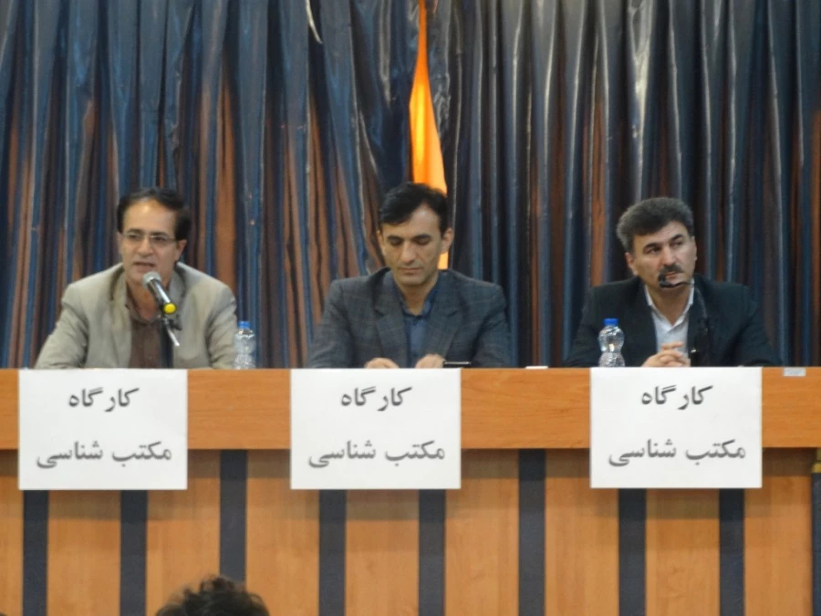 با حضور مدرسین: دکتر الماسی، دکترنقشبندی و دکترجوانمردی

کارگاه مکتب شناسی مکاتب ادبی- هنری، سیاسی- اجتماعی و فلسفی برگزار شد 6