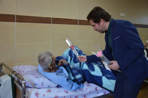 کانون سلامت پردیس شهید مدرس کردستان

به نیابت از دانشجویان دانشگاه فرهنگیان از سالخوردگان سرای سالمندان سنندج دیدار نمودند.
 3