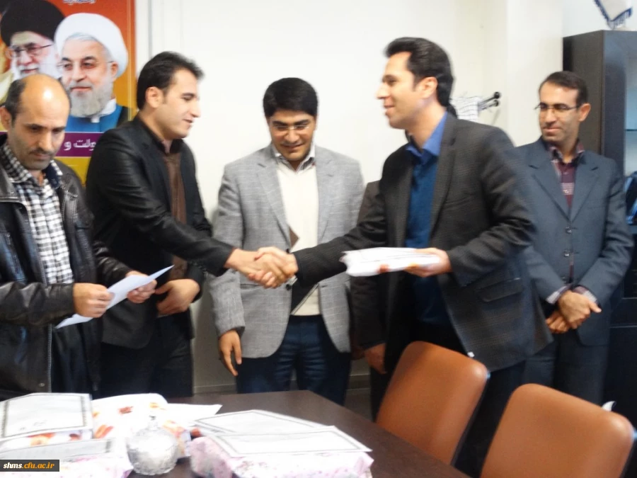 طی مراسمی جوایز نفرات برتر مسابقه دارت و شطرنج  اهدا گردید. 4