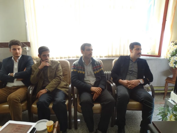 به دنبال برگزاری با کیفیت همایش تربیت سیاسی و اجتماعی کردستان

از سوی دبیر اجرایی همایش، از عوامل اجرایی همایش با اهدا لوح تجلیل  به عمل آمد. 9