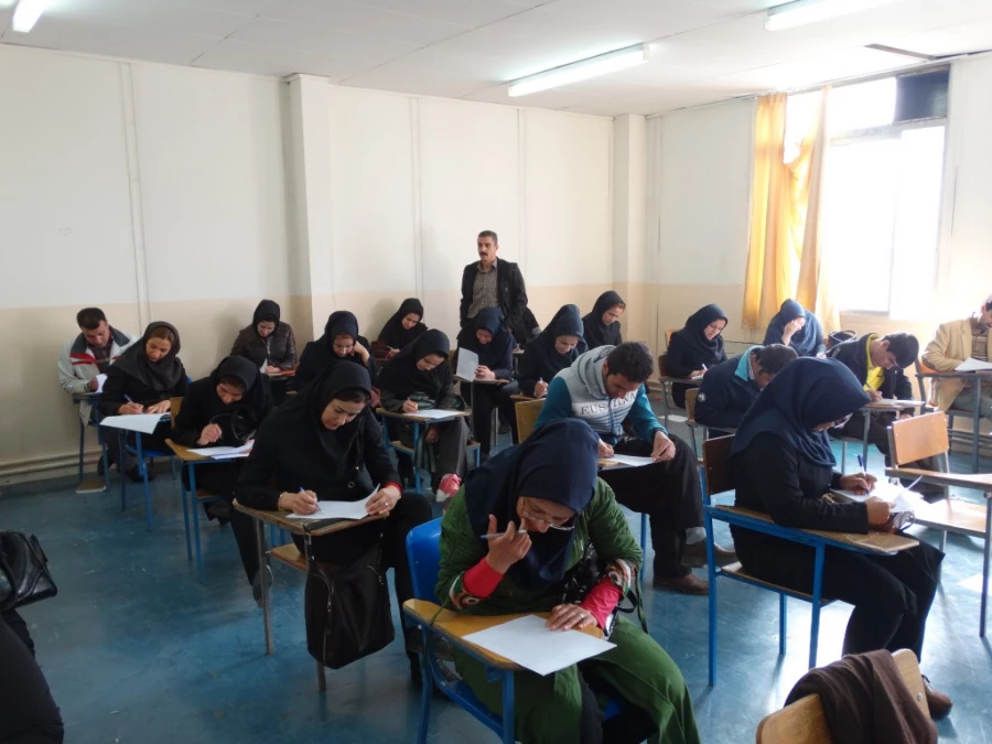 با حضور دکتر الماسی سرپرست پردیسس شهید مدرس کردستان

آزمون نهایی دوره های ضمن خدمت فرهنگیان برگزار شد. 3