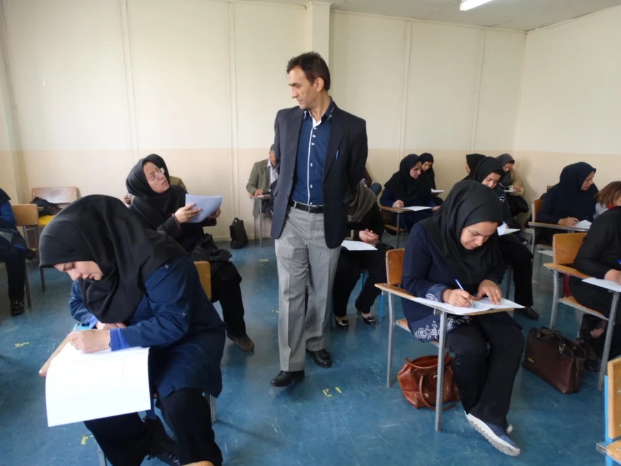 با حضور دکتر الماسی سرپرست پردیسس شهید مدرس کردستان

آزمون نهایی دوره های ضمن خدمت فرهنگیان برگزار شد. 9