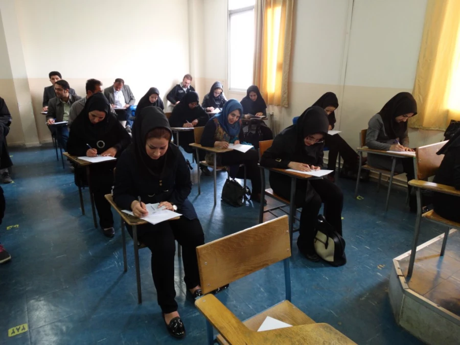 با حضور دکتر الماسی سرپرست پردیسس شهید مدرس کردستان

آزمون نهایی دوره های ضمن خدمت فرهنگیان برگزار شد. 10