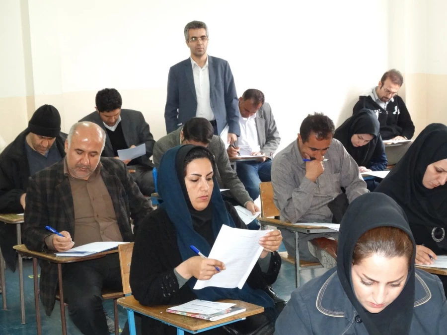 با حضور دکتر الماسی سرپرست پردیسس شهید مدرس کردستان

آزمون نهایی دوره های ضمن خدمت فرهنگیان برگزار شد. 12