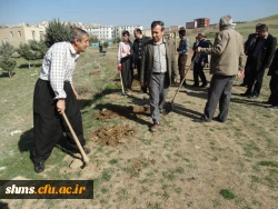با حضور دکتر مسعود الماسی و همکاران پردیس شهید مدرس کردستان 

آیین درختکاری در محوطه زمین خاکی  دانشگاه برگزار شد. 3