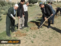 با حضور دکتر مسعود الماسی و همکاران پردیس شهید مدرس کردستان 

آیین درختکاری در محوطه زمین خاکی  دانشگاه برگزار شد. 4