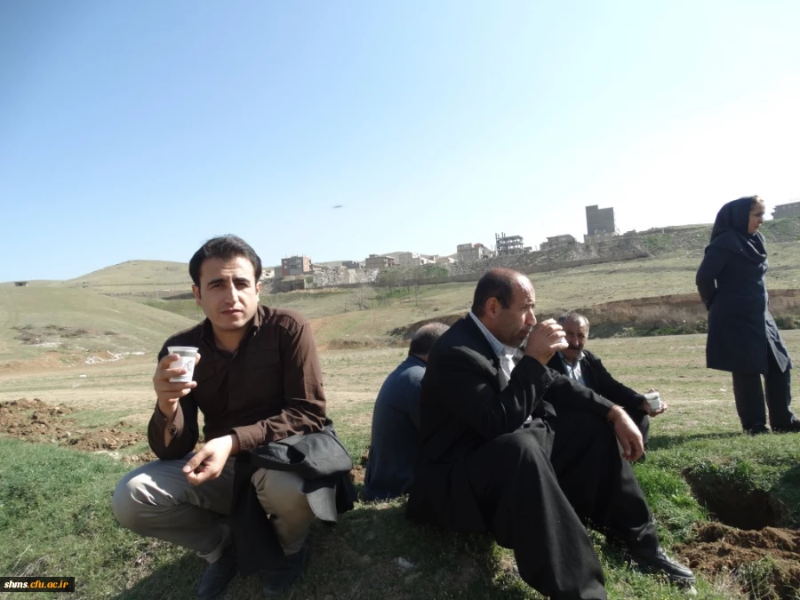 با حضور دکتر مسعود الماسی و همکاران پردیس شهید مدرس کردستان 

آیین درختکاری در محوطه زمین خاکی  دانشگاه برگزار شد. 12