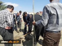 با حضور دکتر مسعود الماسی و همکاران پردیس شهید مدرس کردستان 

آیین درختکاری در محوطه زمین خاکی  دانشگاه برگزار شد. 13