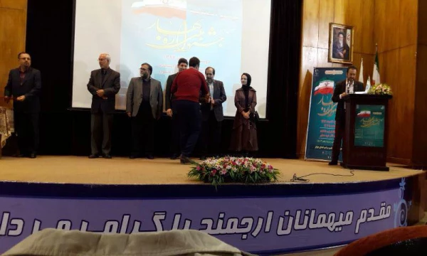 سامان صالحیان دانشجو معلم پردیس شهید مدرس کردستان

رتبه نخست بخش نقد تحلیلی- توصیفی و رسانه نهمین دوره جشنواره ملی بهار را به خود اختصاص داد. 2