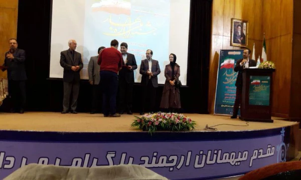 سامان صالحیان دانشجو معلم پردیس شهید مدرس کردستان

رتبه نخست بخش نقد تحلیلی- توصیفی و رسانه نهمین دوره جشنواره ملی بهار را به خود اختصاص داد. 3