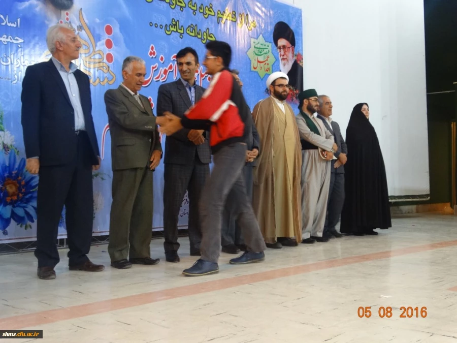 تجلیل از دانشجو معلمان برتر استانی :

در سی و دومین یادواره بزرگداشت مقام معلم و استاد شهید مرتضی مطهری استان کردستان 7