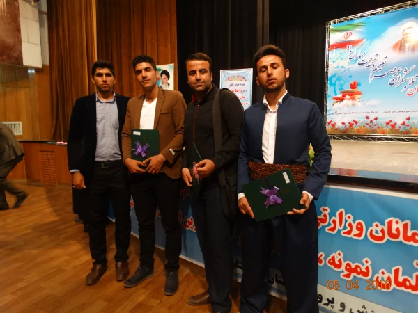 تجلیل از دانشجو معلمان برتر استانی :

در سی و دومین یادواره بزرگداشت مقام معلم و استاد شهید مرتضی مطهری استان کردستان 2
