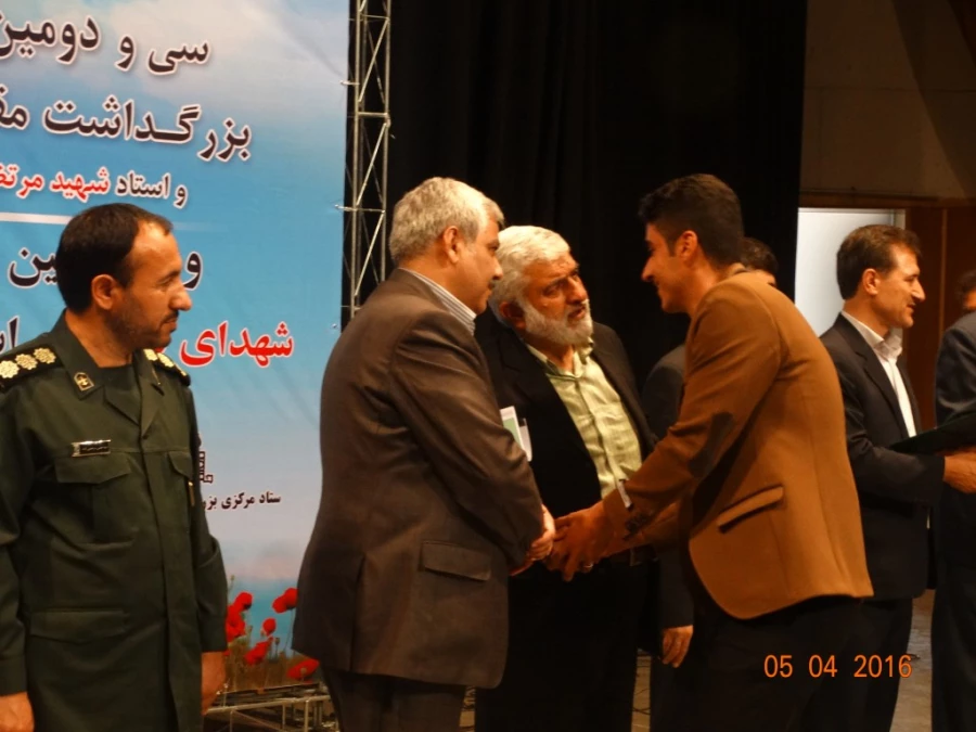 تجلیل از دانشجو معلمان برتر استانی :

در سی و دومین یادواره بزرگداشت مقام معلم و استاد شهید مرتضی مطهری استان کردستان 15