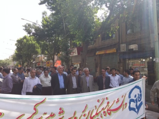 به روایت تصویر:

راهپیمایی دانشگاه فرهنگیان کردستان در روز قدس شریف  17