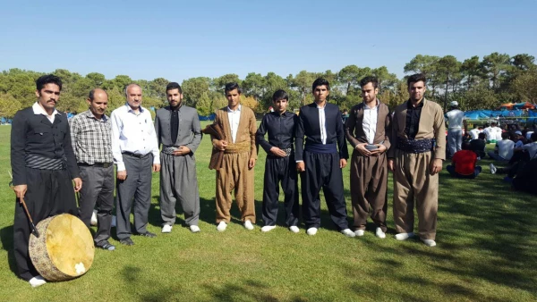 کسب عنوان سومی بازیهای بومی محلی پردیس شهید مدرس سنندج

در نخستین جشنواره کشوری ورزش های همگانی و بازی های بومی محلی 4